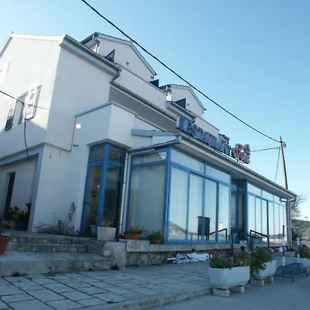 815e Tisno