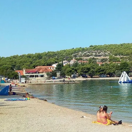 815e Tisno